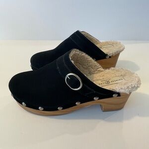 Chinese Laundry Carlie Clog Size 8.5